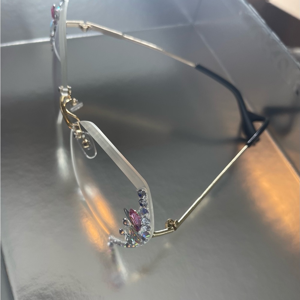 ❌❌❌SOLD❌❌❌Rimless Rhinestone Sunglasses (Clear) - Picture 3 of 3